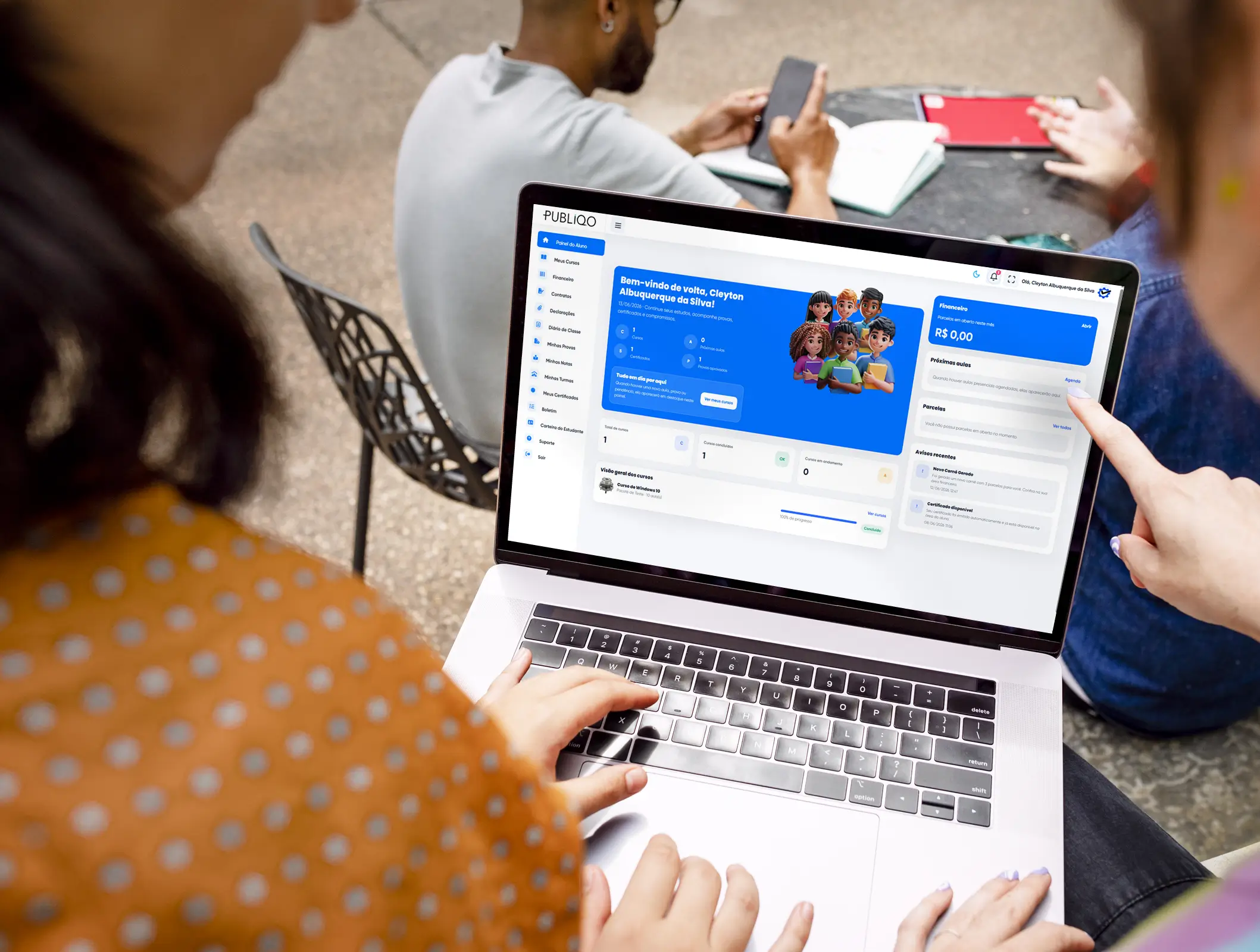 Mockup do sistema de gestão escolar Publiqo